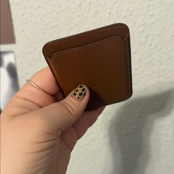 Apple Tan Leather iPhone Wallet - Picture 3 of 3